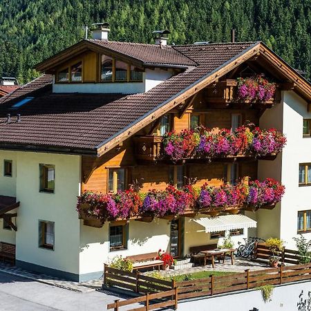 Pension Bergwelt นอยชติฟ อิม ชตูไปทัล ภายนอก รูปภาพ