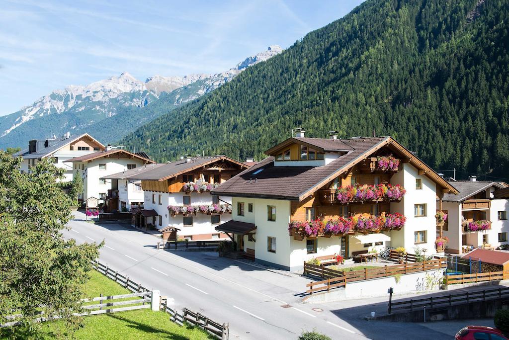 Pension Bergwelt นอยชติฟ อิม ชตูไปทัล ภายนอก รูปภาพ