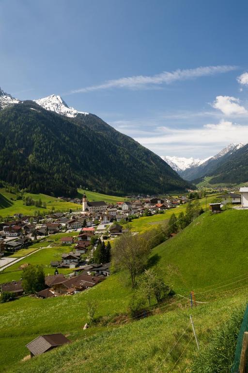 Pension Bergwelt นอยชติฟ อิม ชตูไปทัล ภายนอก รูปภาพ
