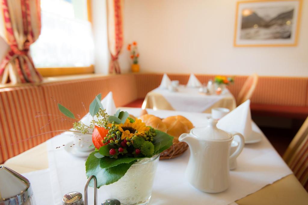 Pension Bergwelt นอยชติฟ อิม ชตูไปทัล ภายนอก รูปภาพ