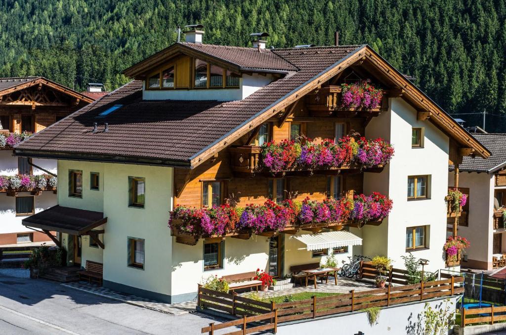 Pension Bergwelt นอยชติฟ อิม ชตูไปทัล ภายนอก รูปภาพ